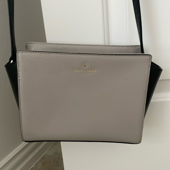 Kate Spade crossbody purse - Picture 1 of 5